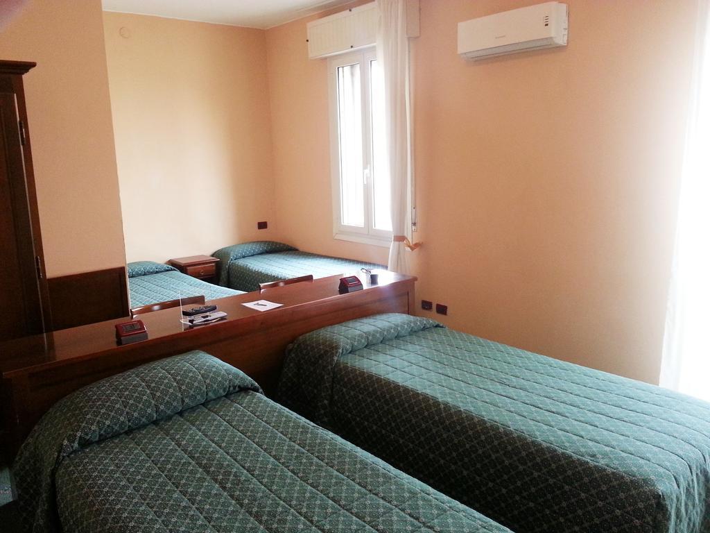 Hotel Emilia Modena Room photo